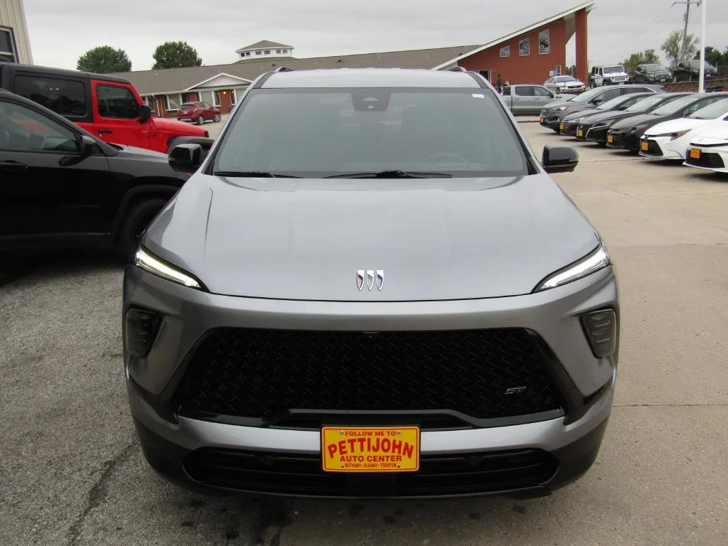 Used 2025 Moonstone Gray Metallic Buick Sport Touring image 13