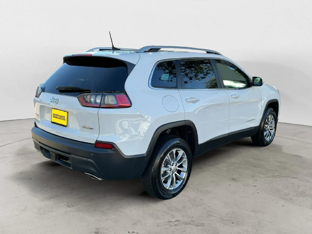 Used 2021 White Jeep Latitude Lux image 5