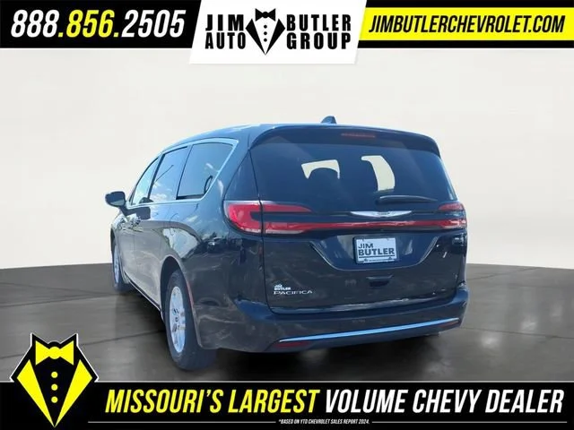 Used 2024 Black Chrysler Touring L image 2