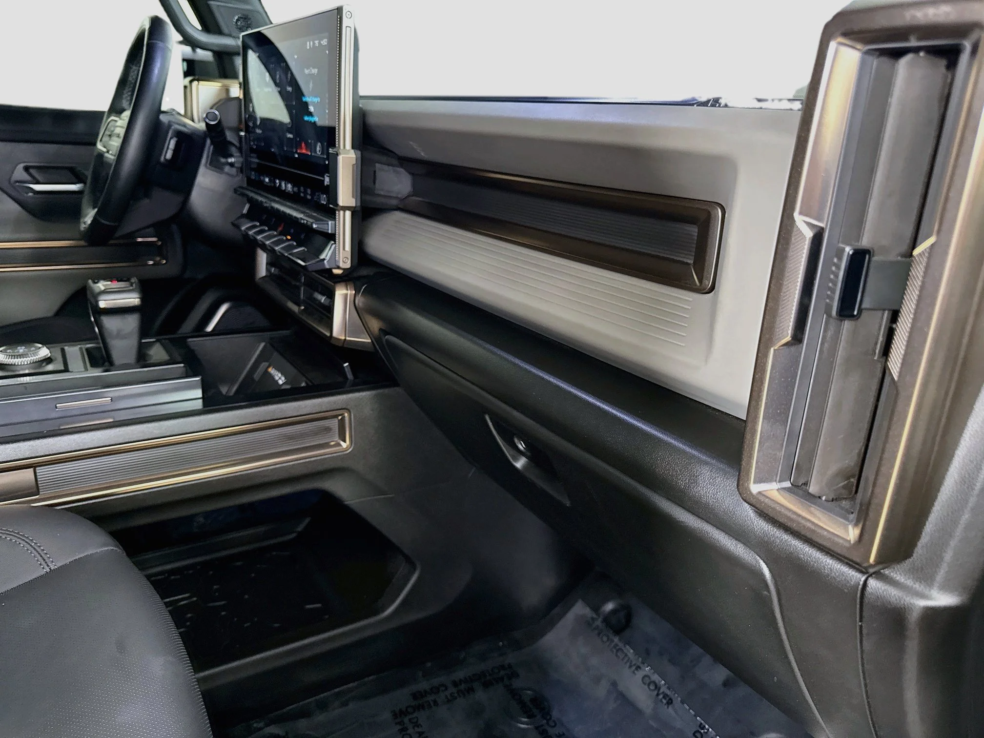 Used 2024 Meteorite Metallic (Grey) GMC 2X image 32