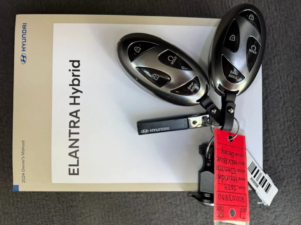 Used 2024 Silver Hyundai Blue image 11
