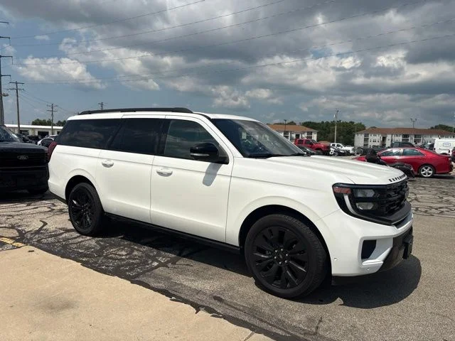 Used 2025 White Metallic Ford Platinum image 3