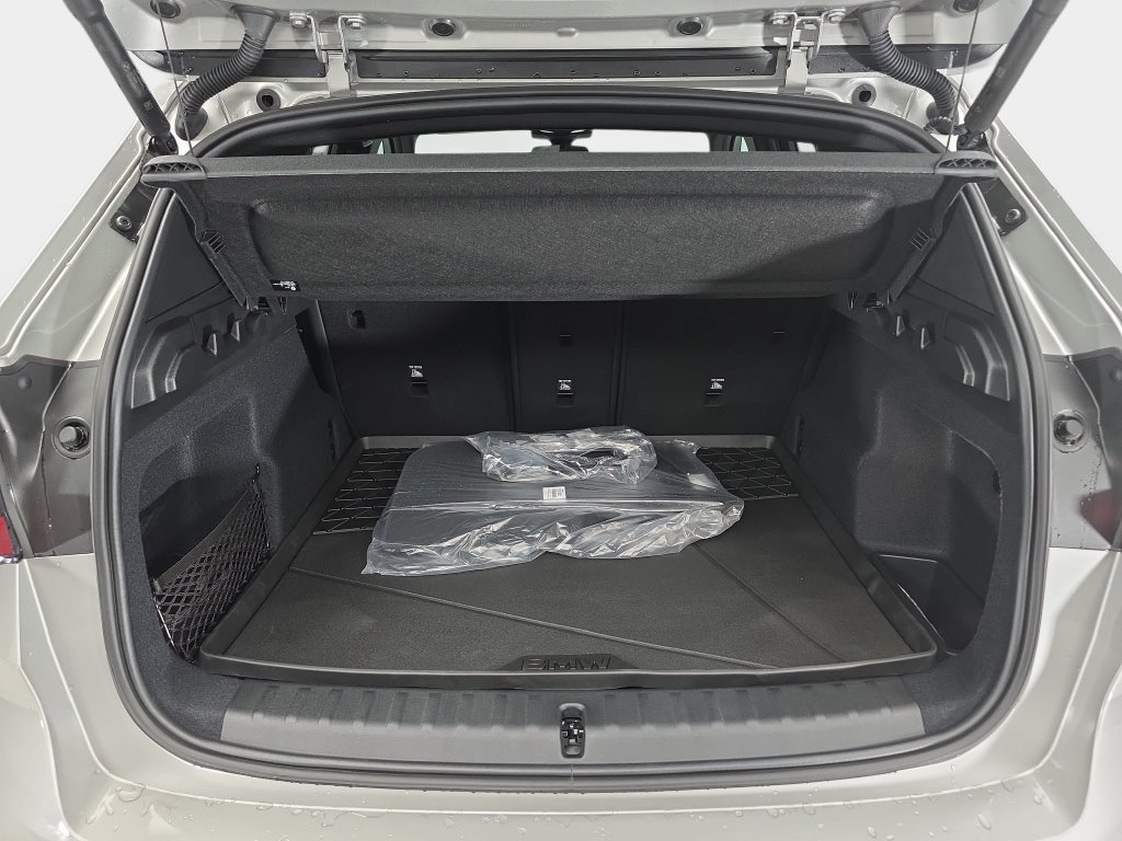 New 2026 Space Silver Metallic BMW xDrive28i image 12
