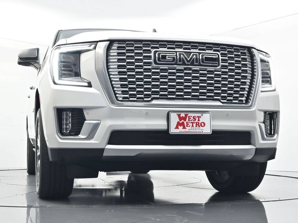 Used 2023 White Frost Tricoat GMC Denali image 32