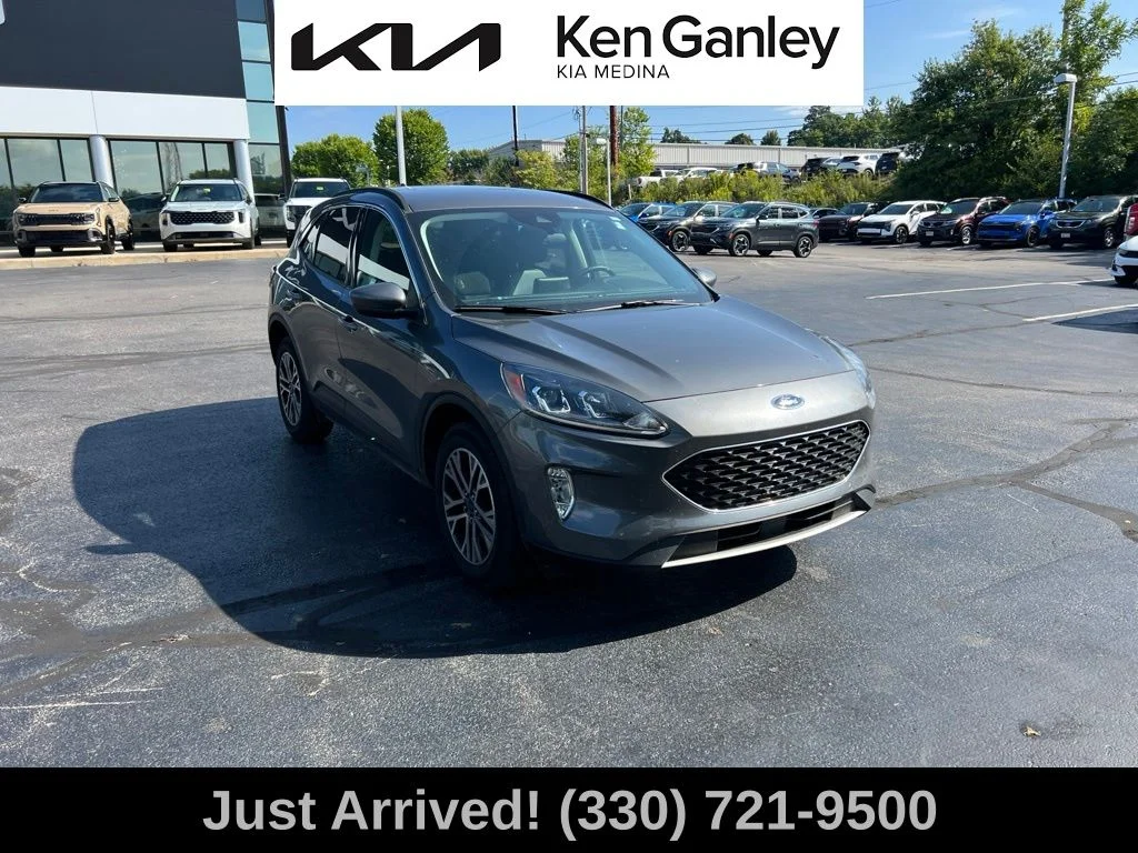 Used 2022 Gray Ford SEL image 3