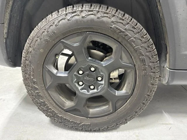 Used 2023 Gray Jeep Trailhawk image 6