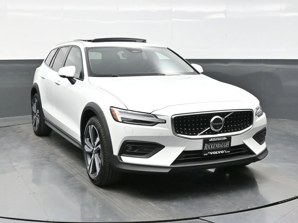 2026 Volvo V60 Cross Country B5 Plus AWD's photo