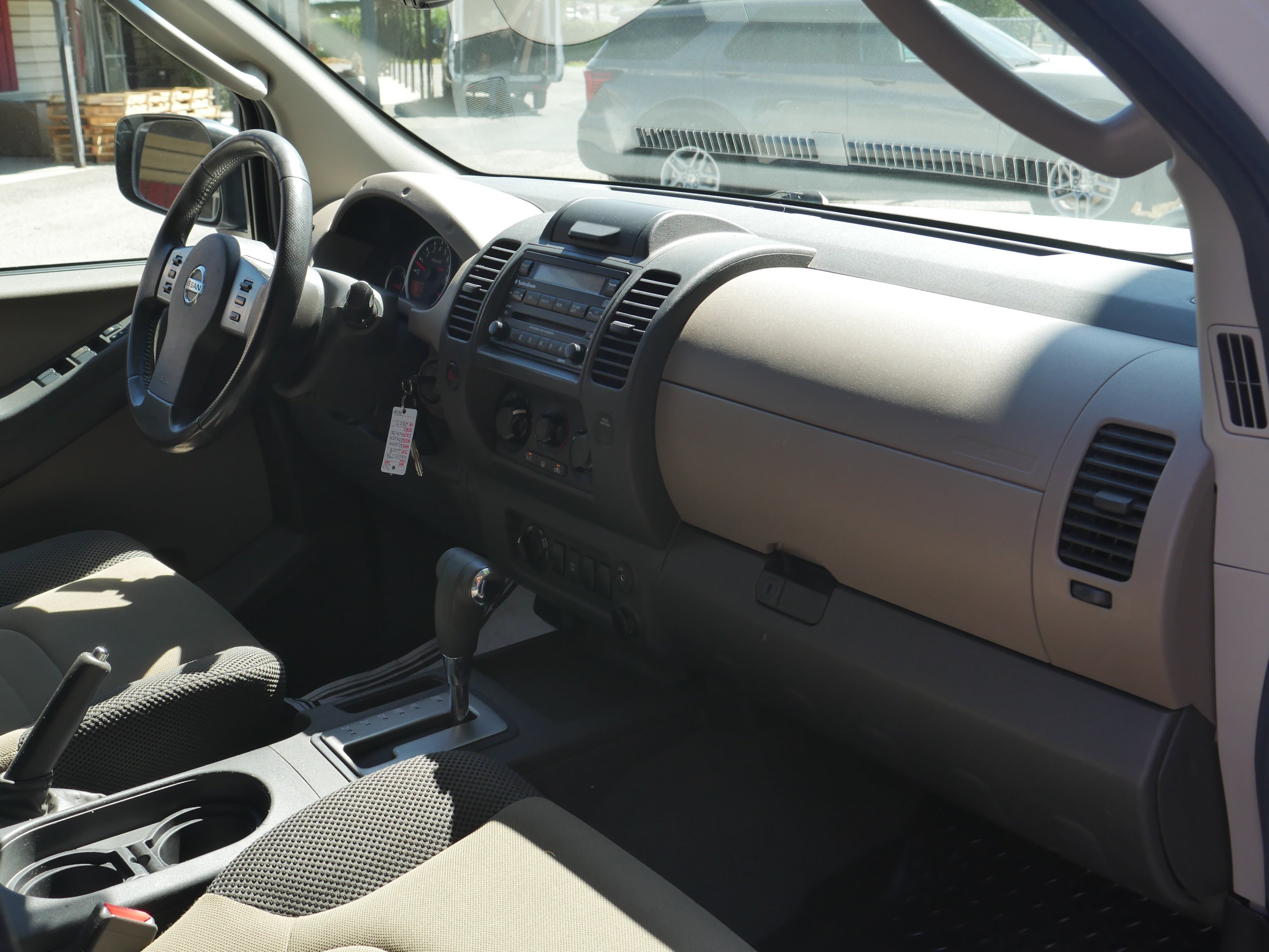 Used 2008 Avalanche Nissan SE image 22