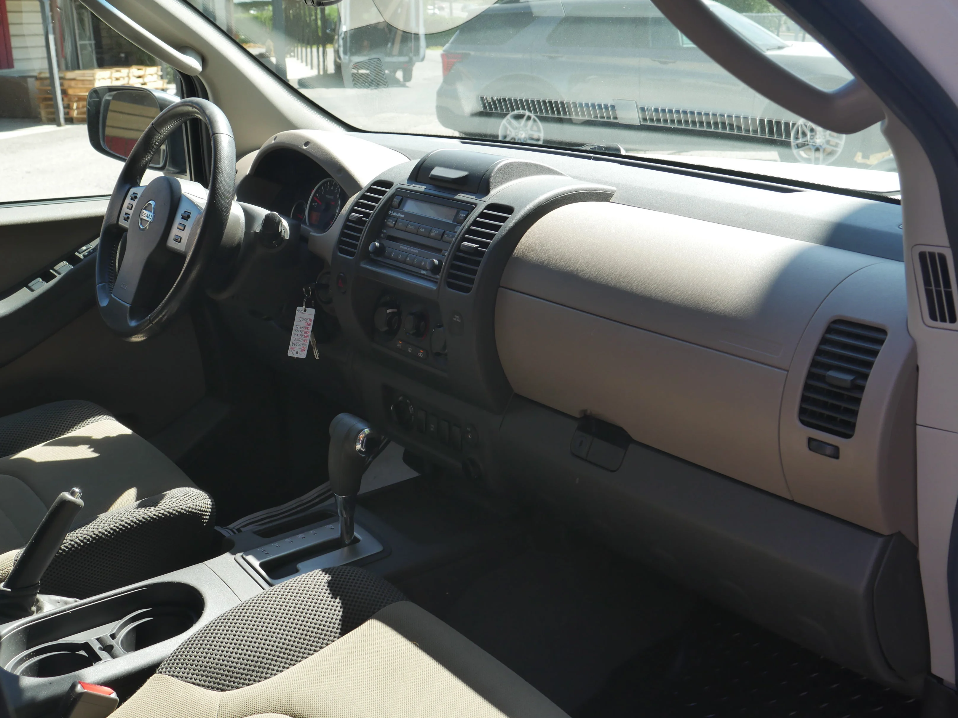 Used 2008 Avalanche Nissan SE image 22