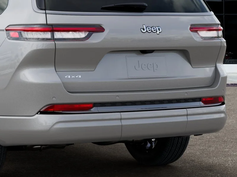 New 2026 Silver Zynith Exterior Paint Jeep Limited Reserve image 39