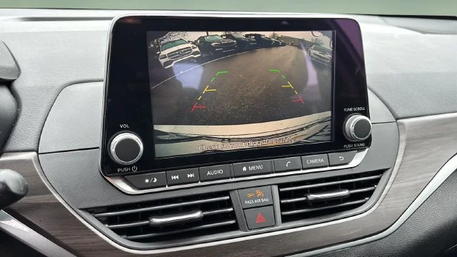 Used 2024 Silver Nissan SV FWD image 26