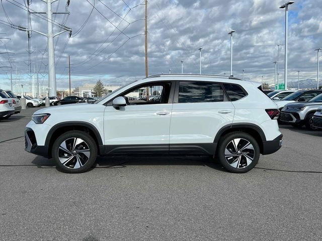 New 2026 Pure White Volkswagen SE image 2