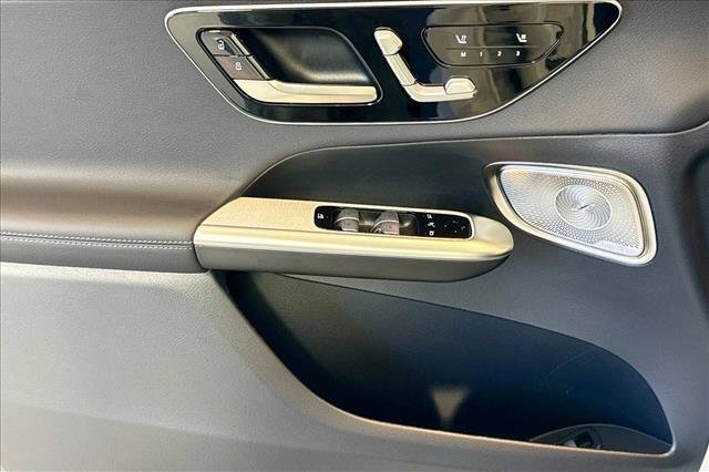 New 2026 Polar White Mercedes-Benz GLC 300 image 46