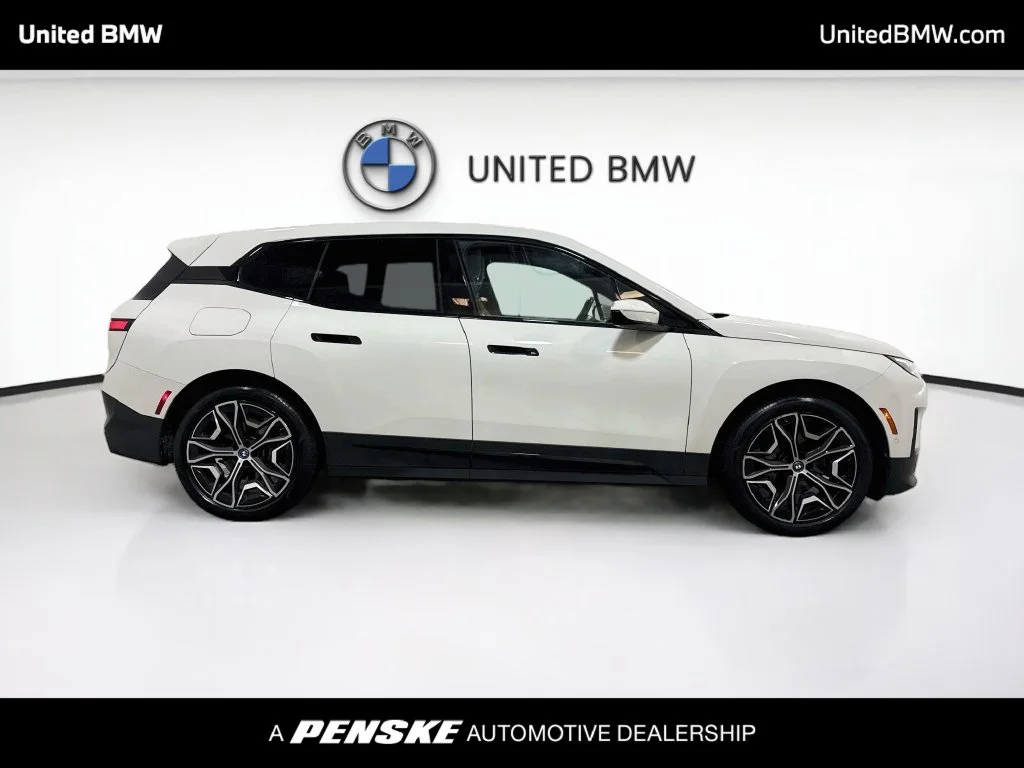 Certified Used 2024 Alpine White BMW xDrive50 image 4