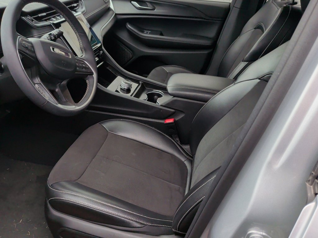 Used 2024 Silver Jeep Altitude X image 8
