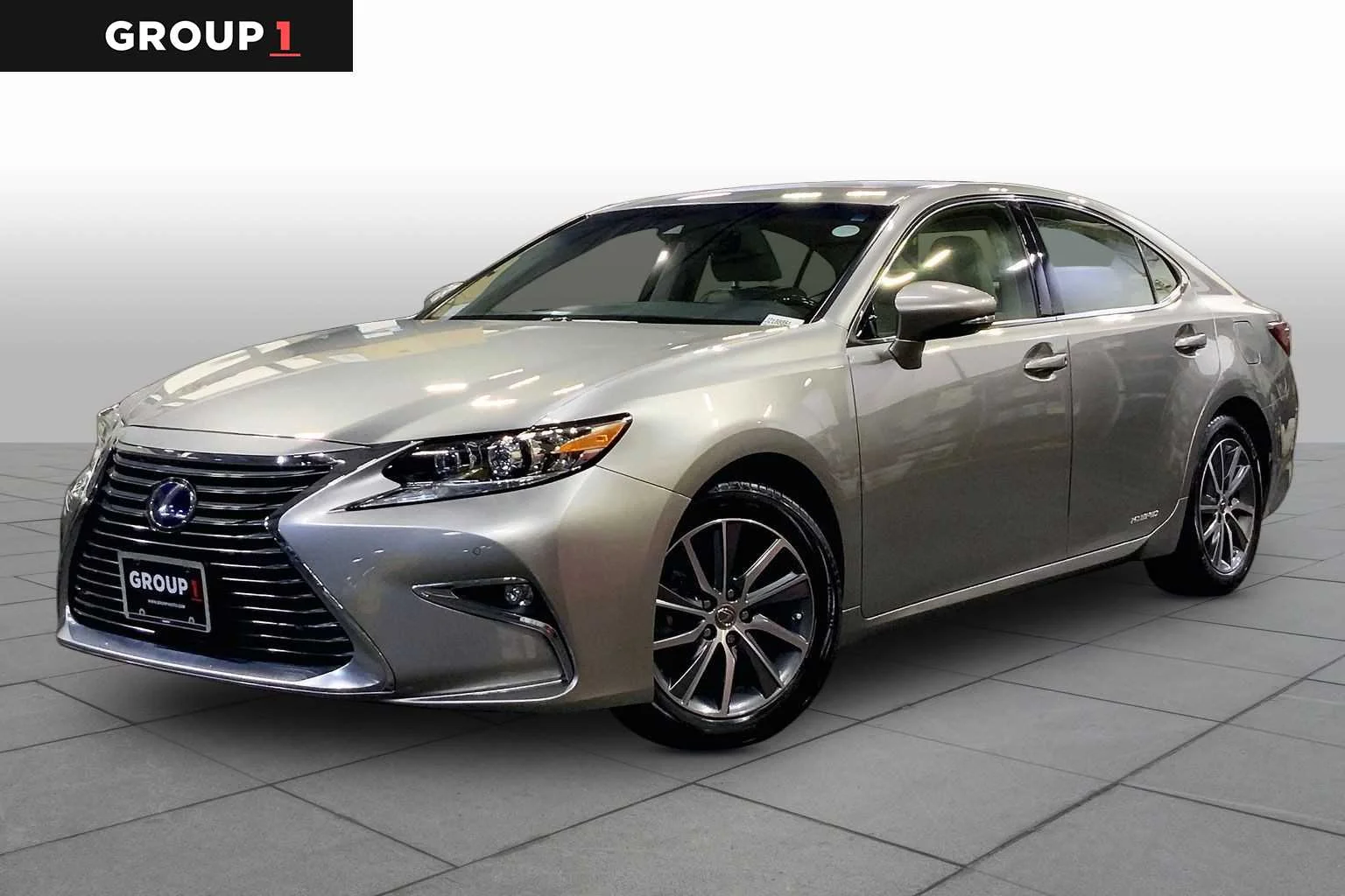 2018 Lexus ES 350 300h's photo