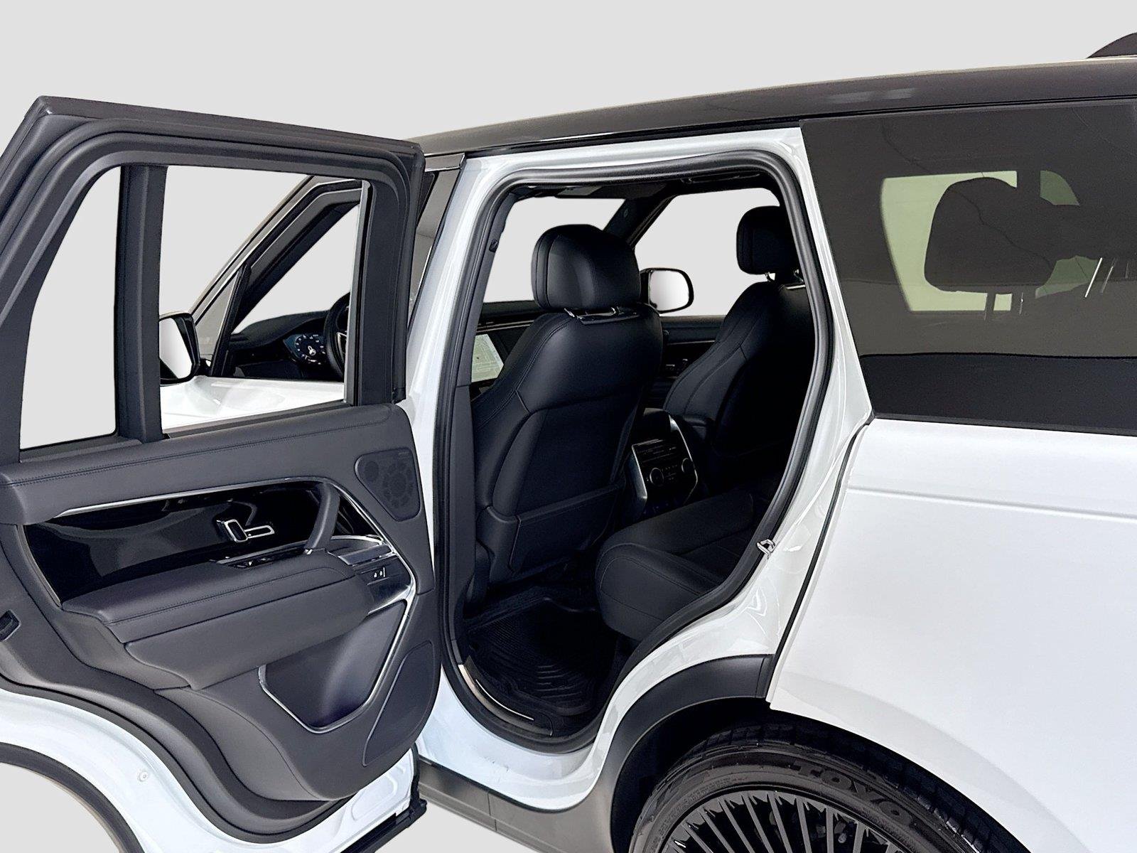 Used 2025 Fuji White Land Rover SE | 24