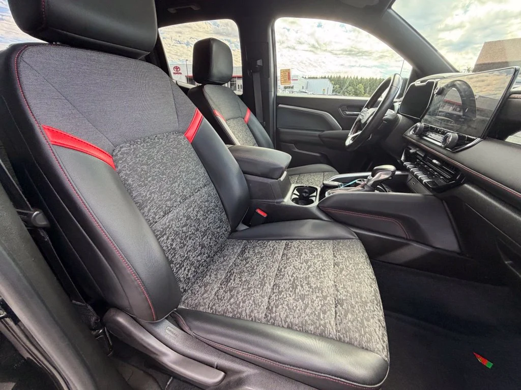 Used 2023 Black Chevrolet Z71 image 34