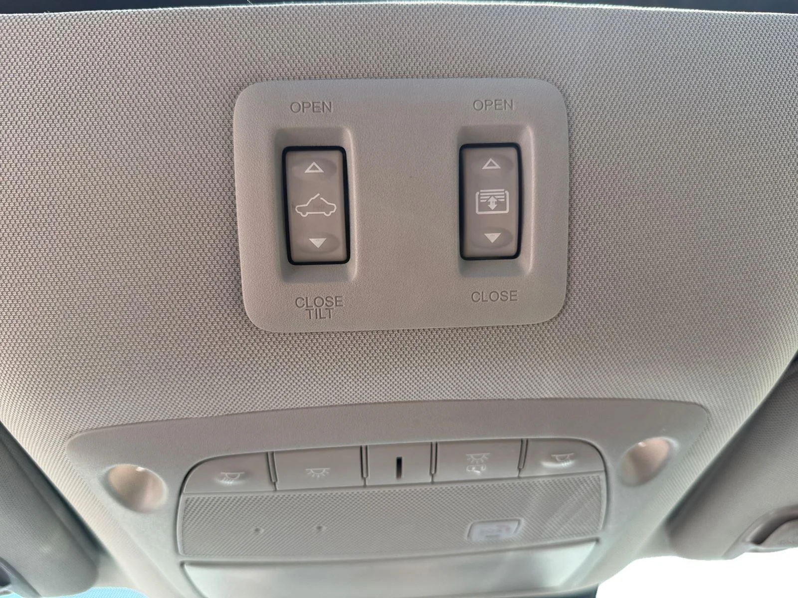 Used 2022 WHIE Nissan Platinum image 17