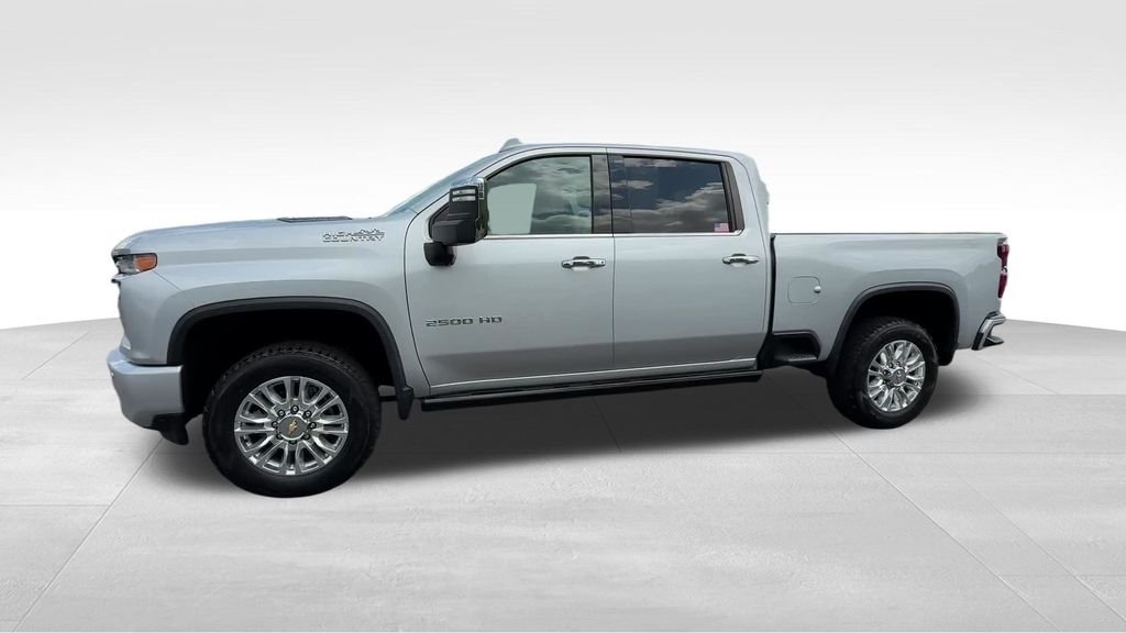 Used 2022 Silver Chevrolet High Country image 3