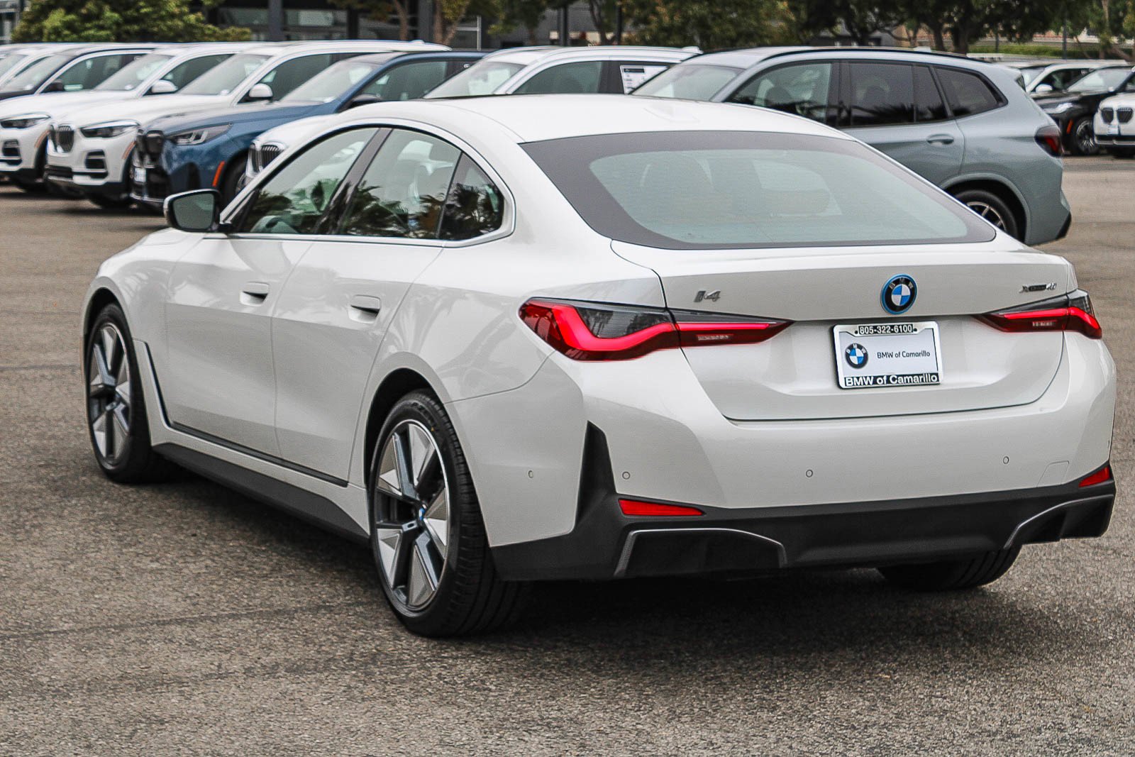 Used 2025 Mineral White Metallic BMW xDrive40 image 4