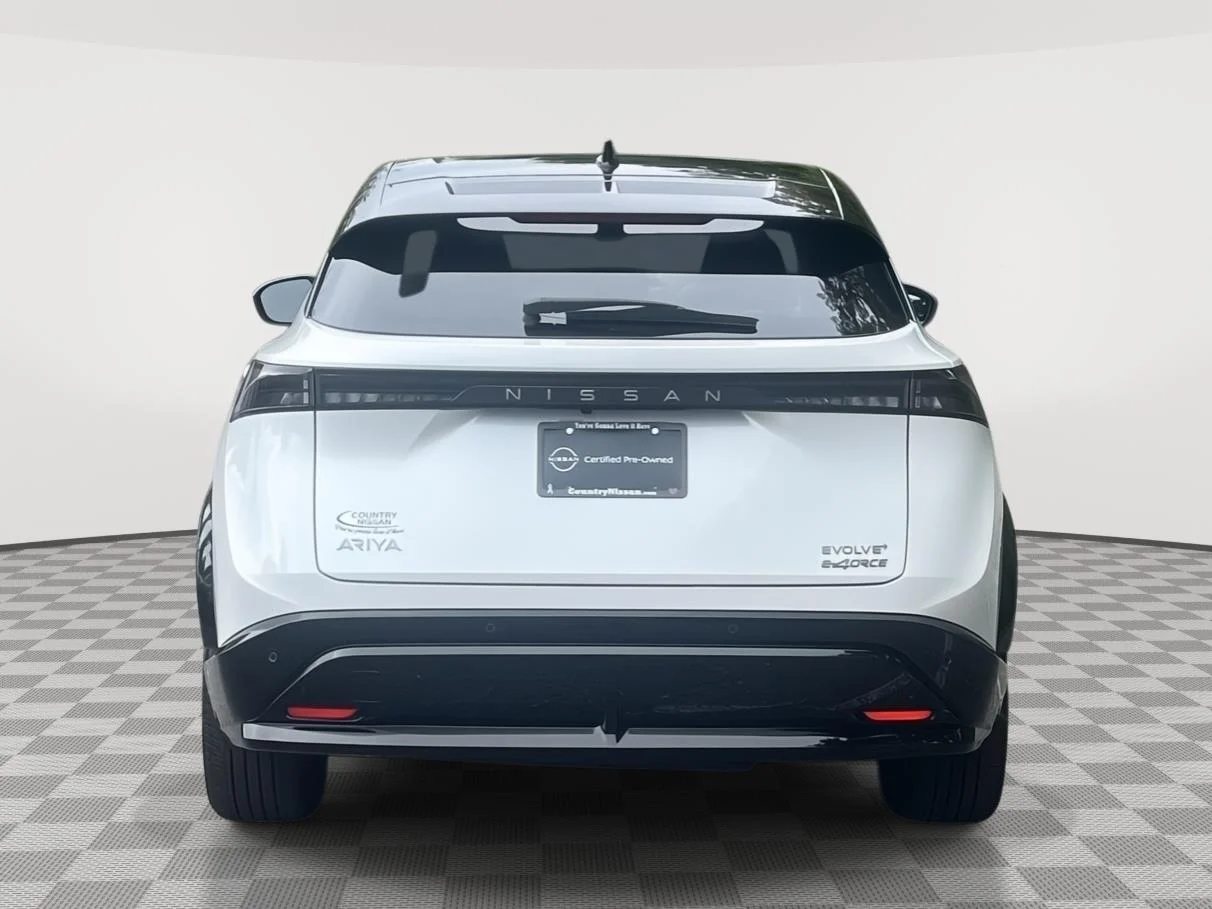 Used 2025 Everest White Pearl Tricoat/Black Diamond Pearl Nissan EVOLVE+ image 6