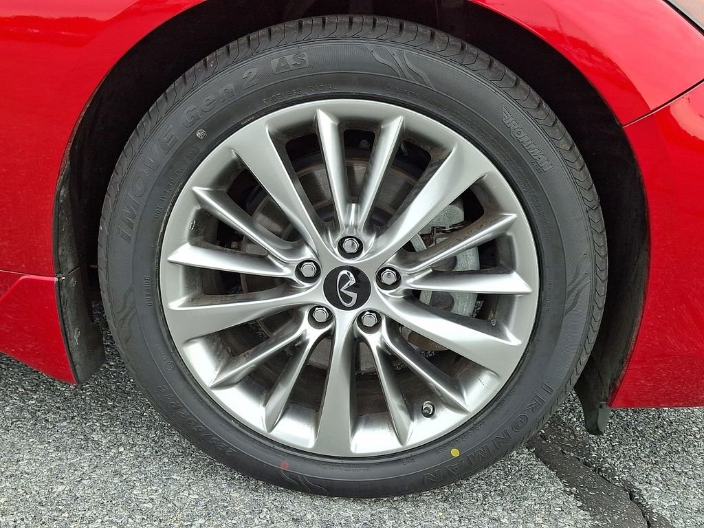 Used 2023 Red INFINITI LUXE image 8
