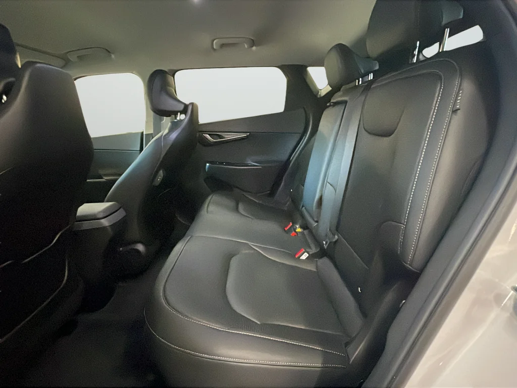 Certified Used 2025 White Kia Wind image 26