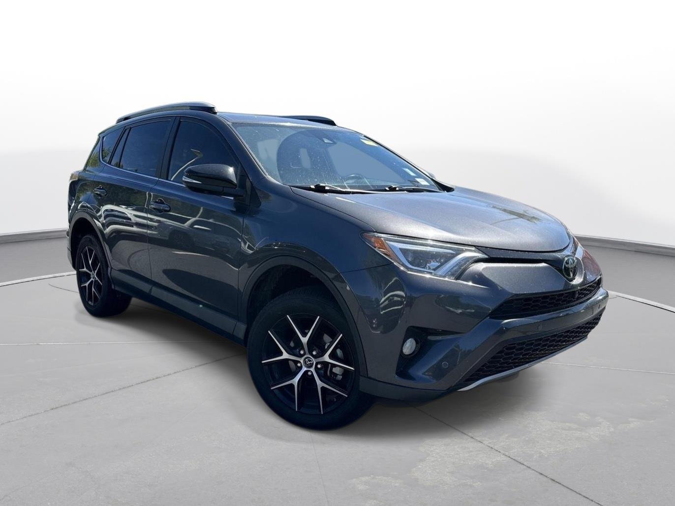 Used 2017 Magnetic Gray Metallic Toyota SE image 4