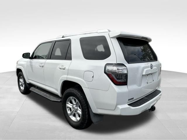 Used 2016 White Toyota SR5 image 4