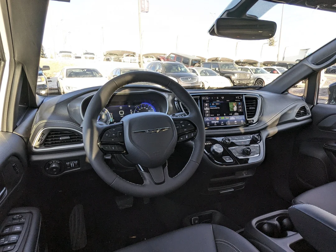New 2026 White Chrysler Select - - FWD - Full Sunroof - S Appearance Package - 20 Foreshadow Wheels - Stow n Go & More! image 24