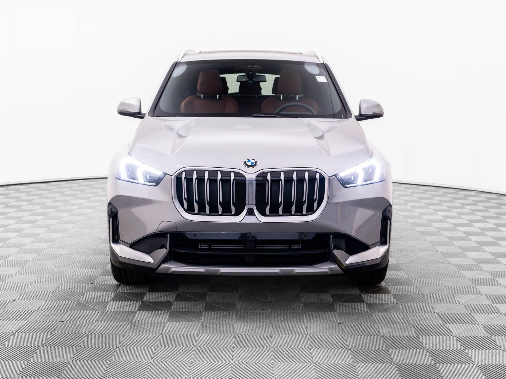 New 2026 Space Silver Metallic BMW xDrive28i image 9