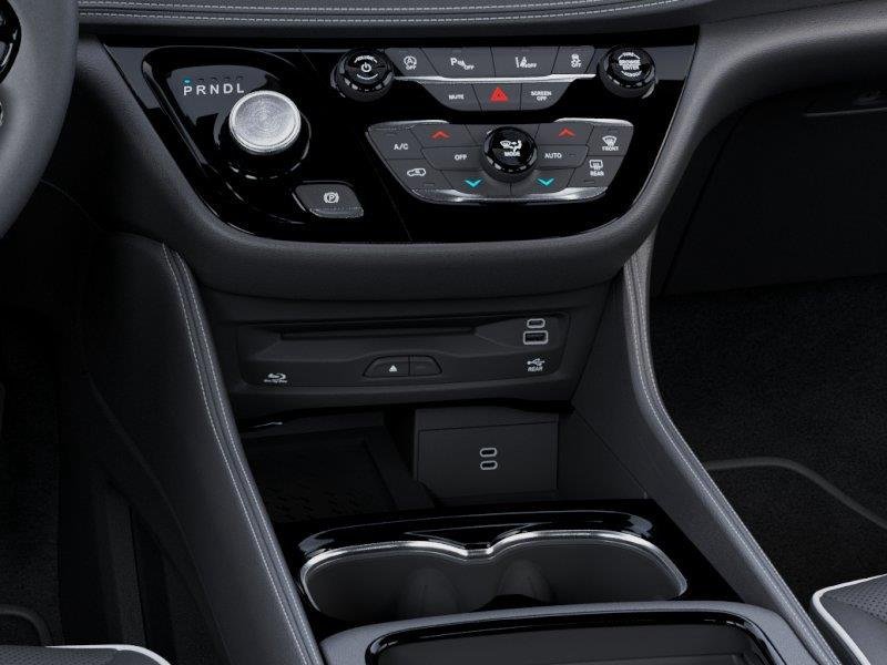 New 2027 Diamond Black Crystal Pearl-Coat Paint Chrysler Limited image 24