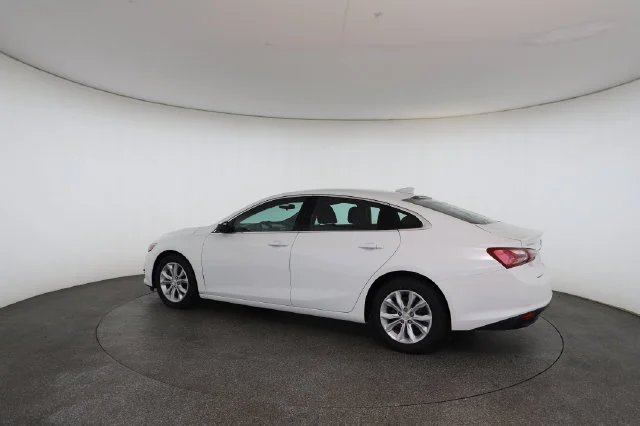 Used 2021 White Chevrolet LT image 9