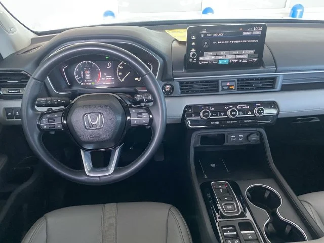 2025 Honda Pilot Touring - Photo 17