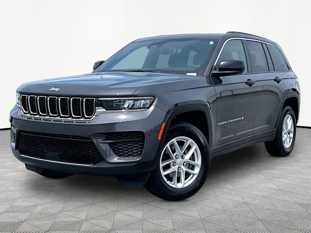 Used 2024 Baltic Gray Metallic Clearcoat Jeep Laredo X image 3