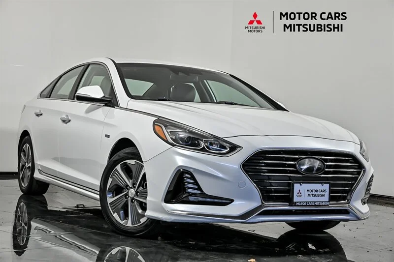 Used 2019 Hyper White Hyundai Limited image 1