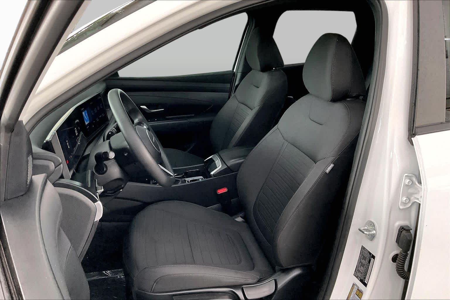 2025 Hyundai Santa Cruz SE - Photo 8