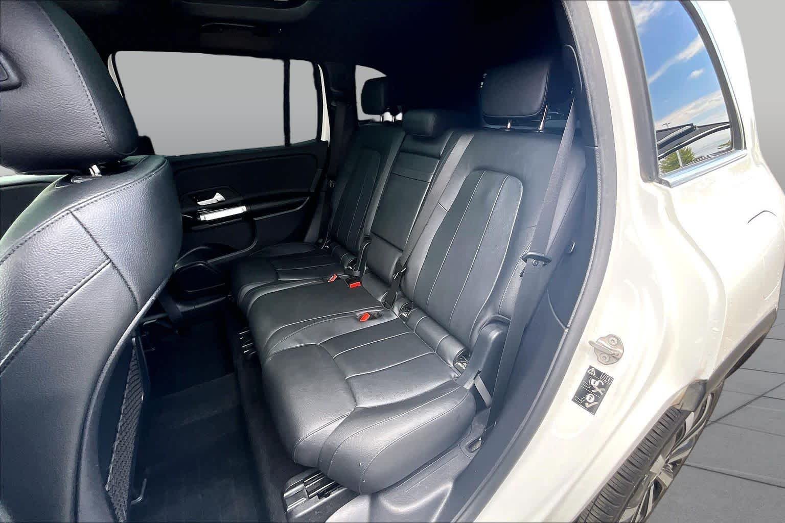 Used 2022 Polar White Mercedes-Benz GLB 250 image 21