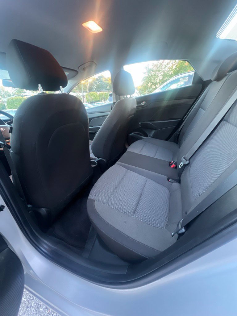 Used 2021 Silver Hyundai SE image 14