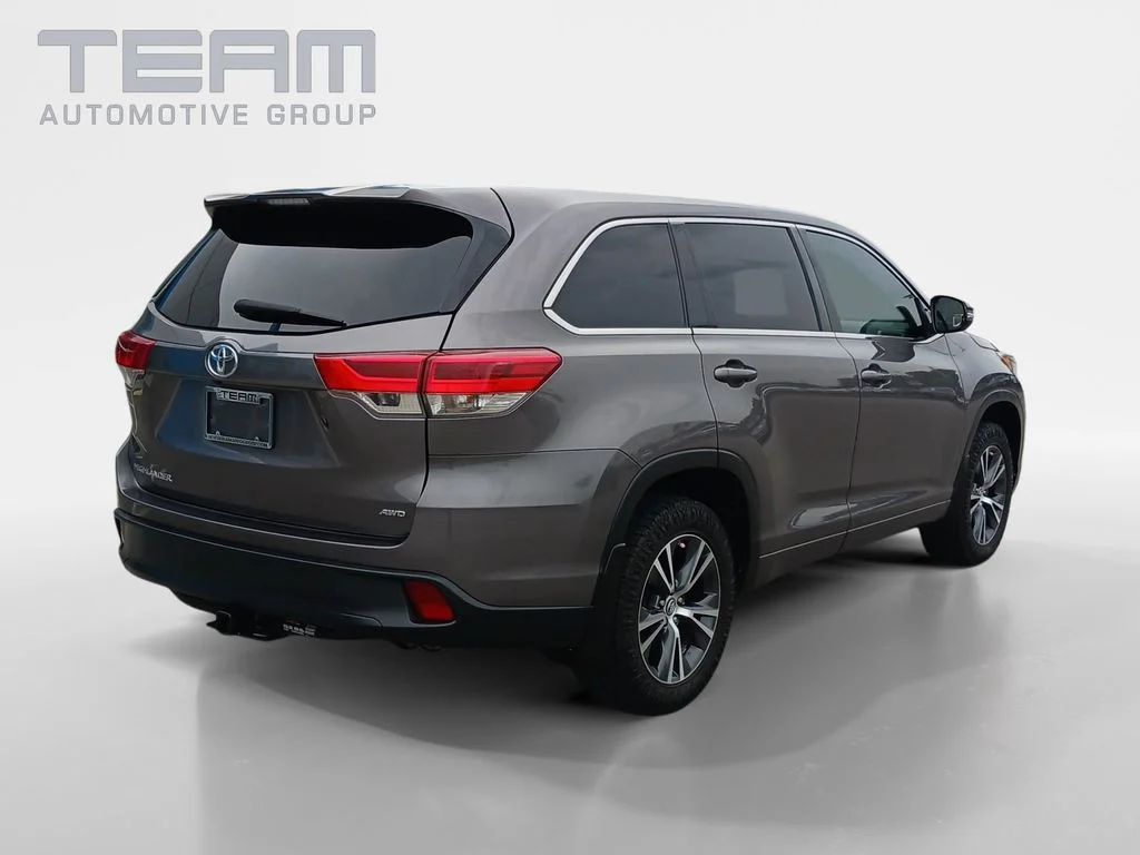 Used 2017 Gray Toyota LE image 7
