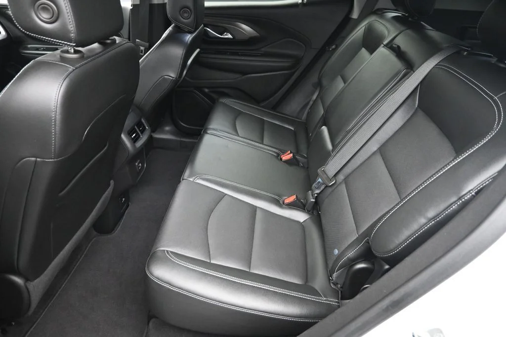 Used 2023 White GMC SLT image 16