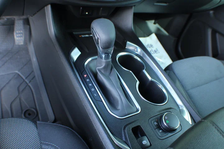 Used 2023 Silver Sage Metallic Chevrolet LT Cloth image 11