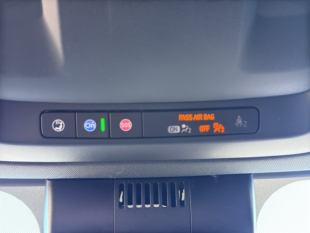 Used 2025 Gray Chevrolet Z71 image 28