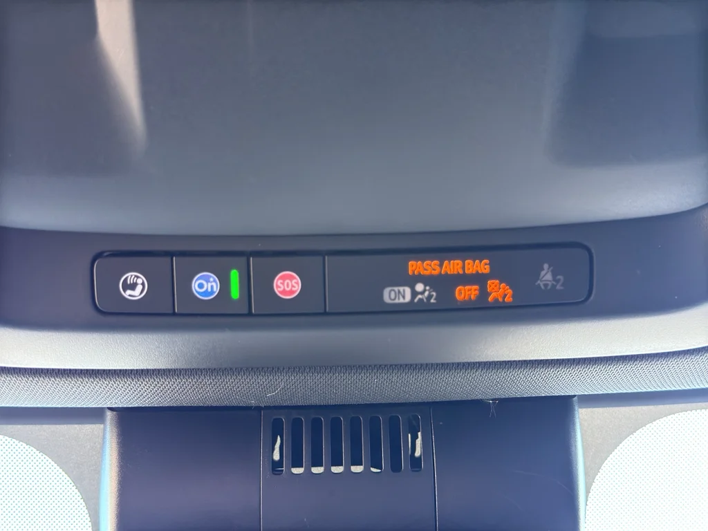 Used 2025 Gray Chevrolet Z71 image 28