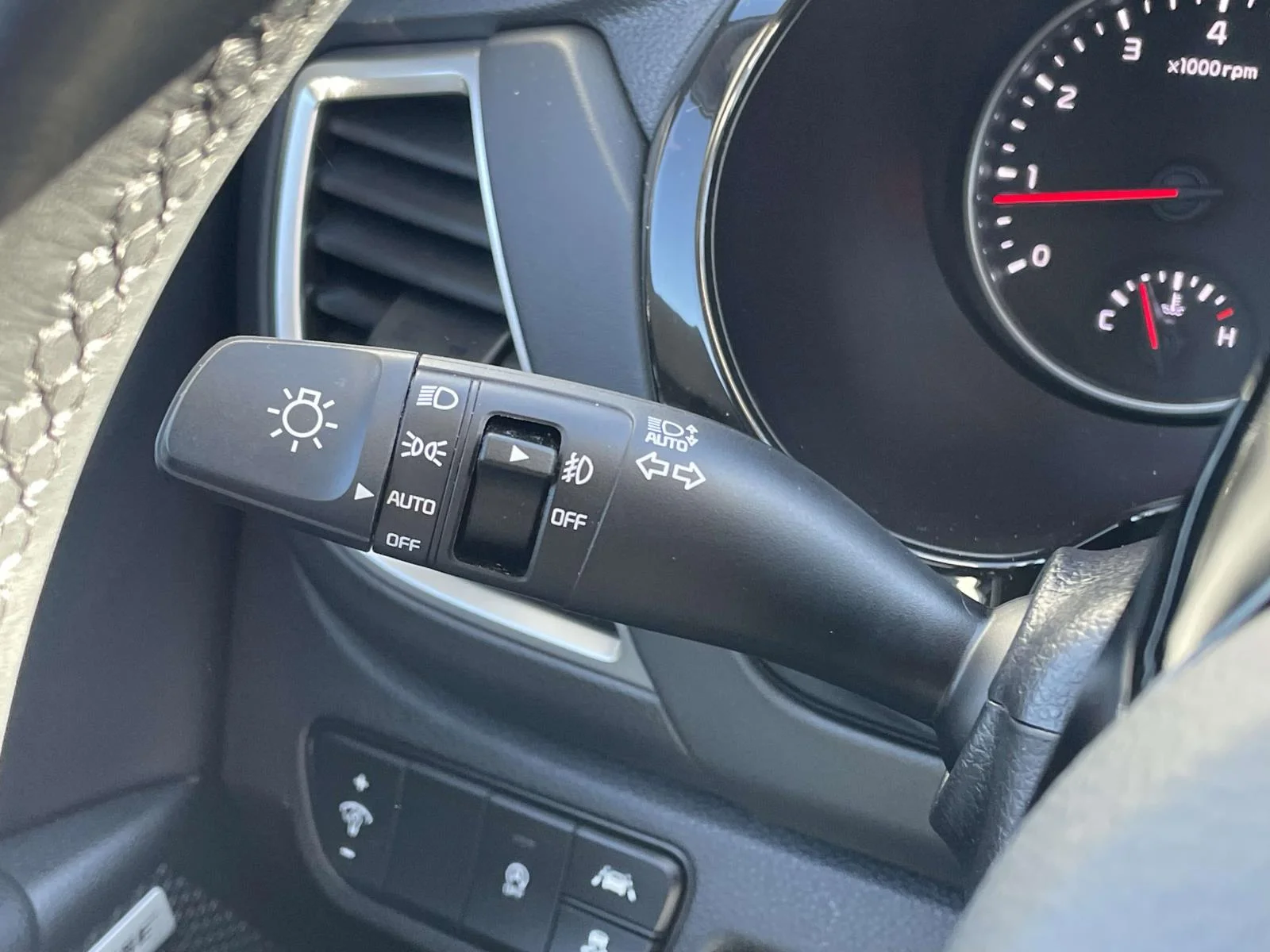 Used 2023 Snow White Pearl Kia SX image 12