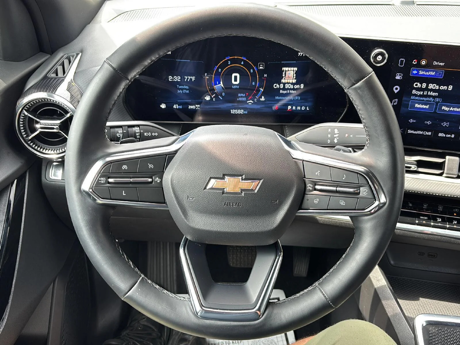 Used 2025 Sterling Gray Metallic Chevrolet LT image 25