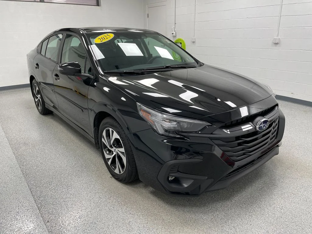 Used 2025 Crystal Black Silica Subaru Premium image 4