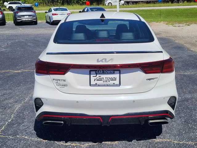 Used 2023 White Kia GT image 3