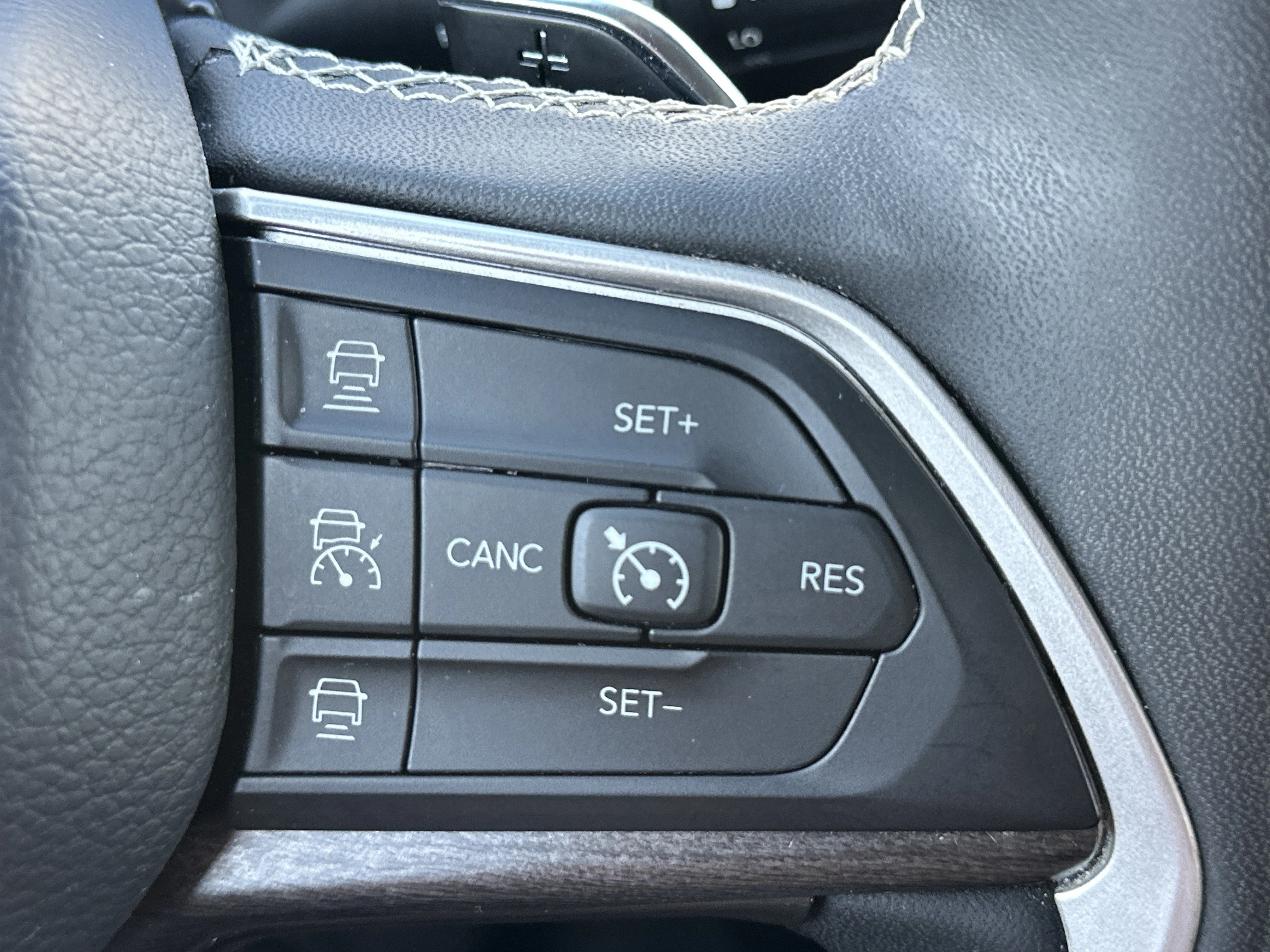 Used 2023 Bright White Clear Coat Jeep Limited image 25